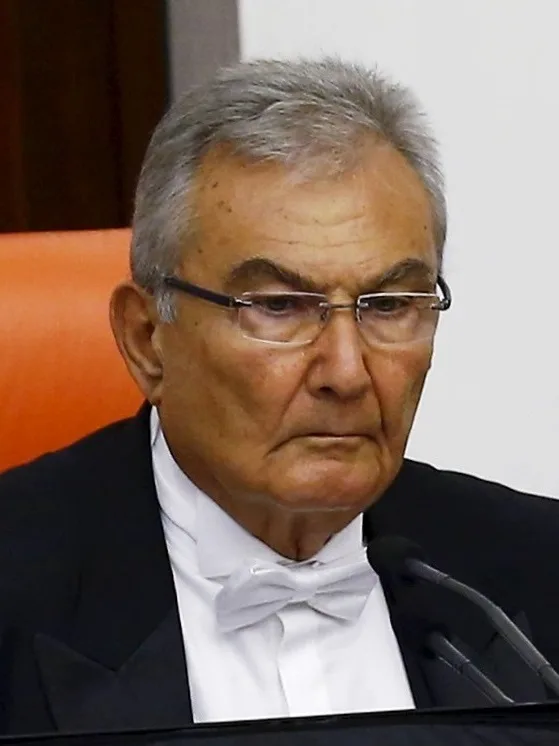Deniz Baykal portresi