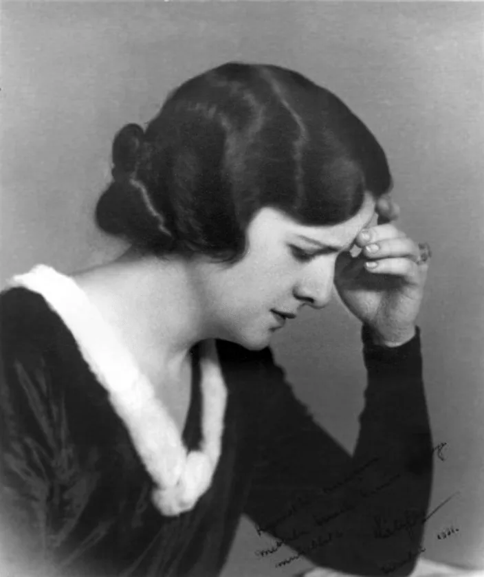 Latife Uşşaki portresi